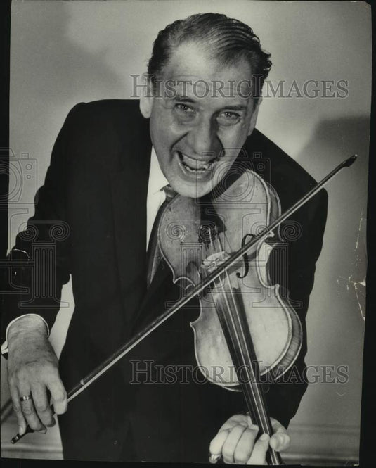 1960 Press Photo Comedian & violinist Henny Youngman, "King of One Liners" - Historic Images