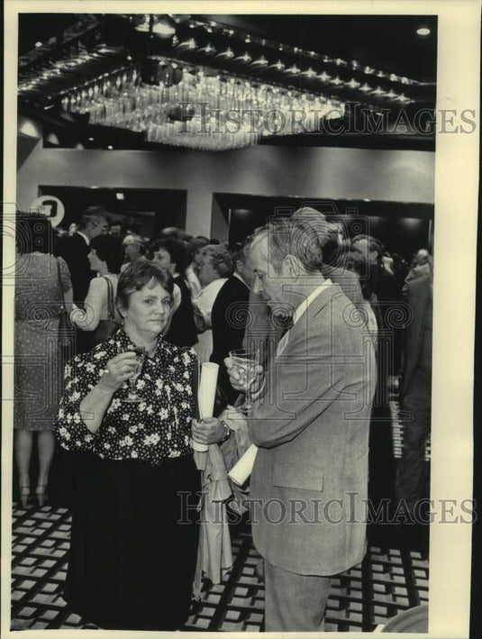 1983 Press Photo crowd at a Unitholders Dinner, Milwaukee, Wisconsin - mjc34883 - Historic Images