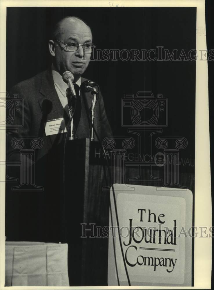 1983 Press Photo speaker at a Unitholders Dinner, Milwaukee, Wisconsin - Historic Images