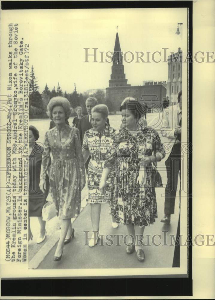 1972, Mrs. Pat Nixon with others, walking through the Kremlin grounds - Historic Images