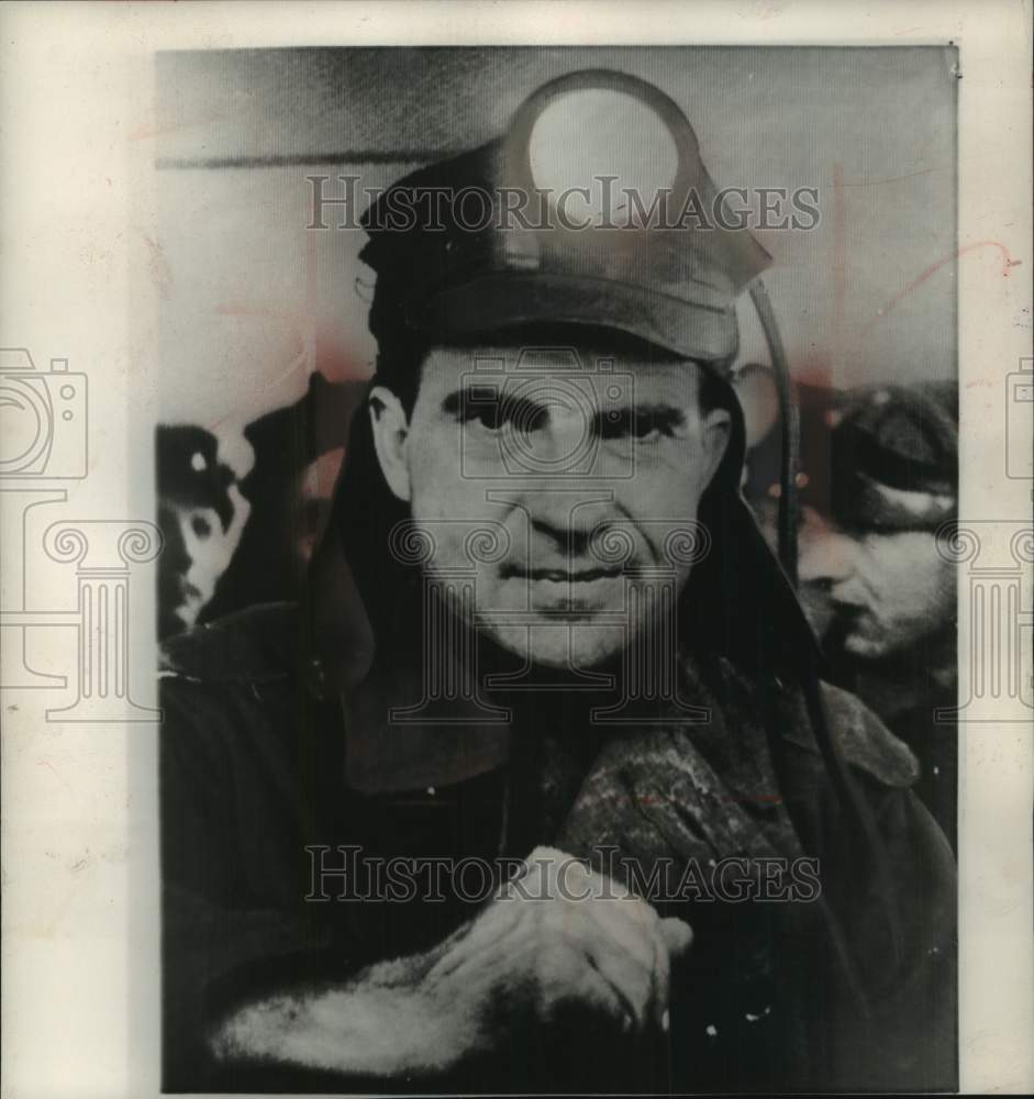 1959, Richard Nixon wearing a Russian miner&#39;s hat in Dektyarsk - Historic Images