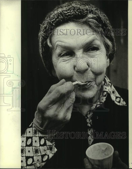 1982 Press Photo Eva Stamm eats samples at a food fair - mjc35143 - Historic Images