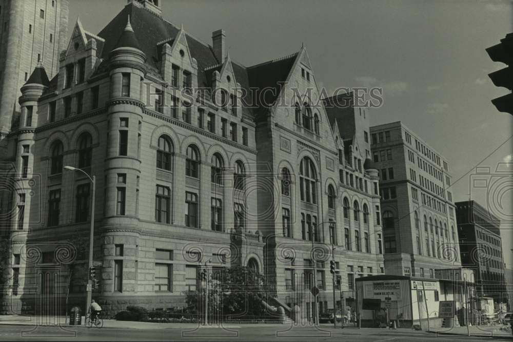 1983, Exterior of the old Post Office in Milwaukee, Wisconsin - Historic Images