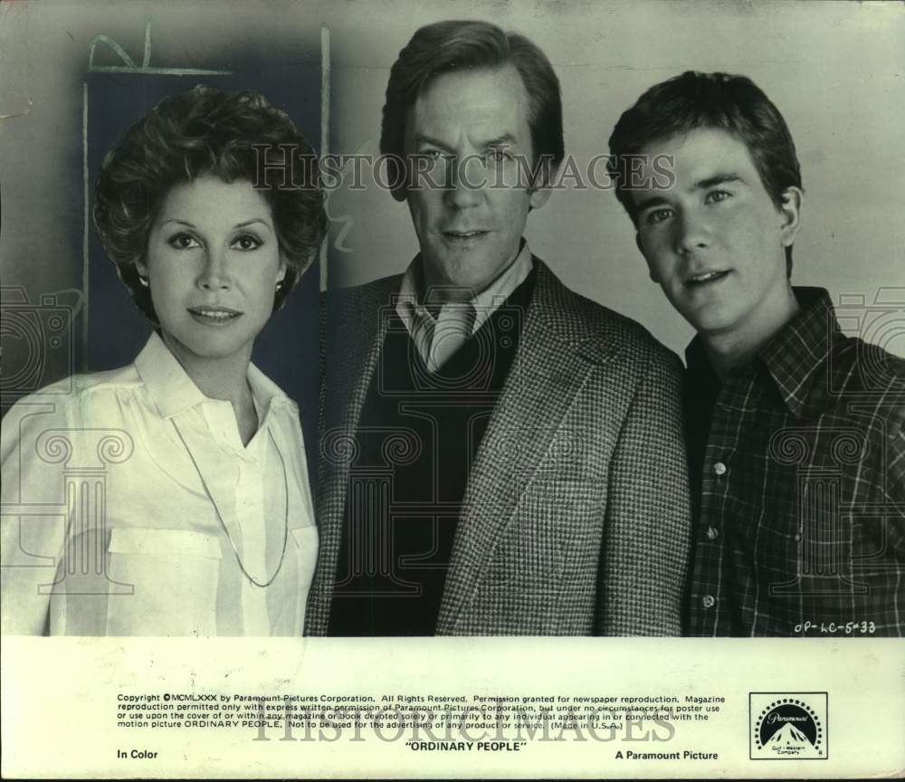 1981 Press Photo Mary Tyler Moore, Donald Sutherland and Timothy Hutton - Historic Images
