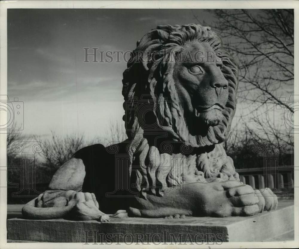 1954, Lion on bridge at Lake Park, Milwaukee - mjc35510 - Historic Images