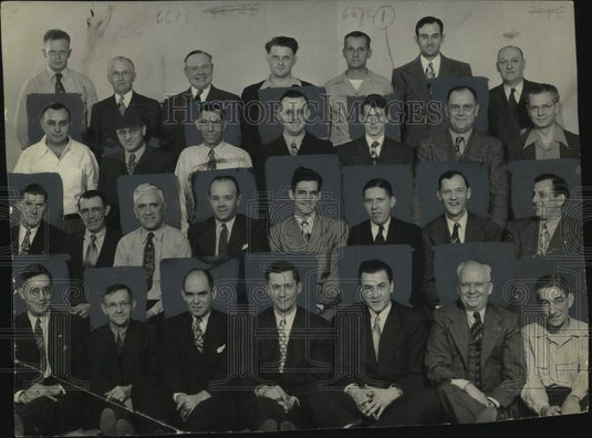 Press Photo Staff of Milwaukee Journal Sentinel mail room - mjc35522 - Historic Images