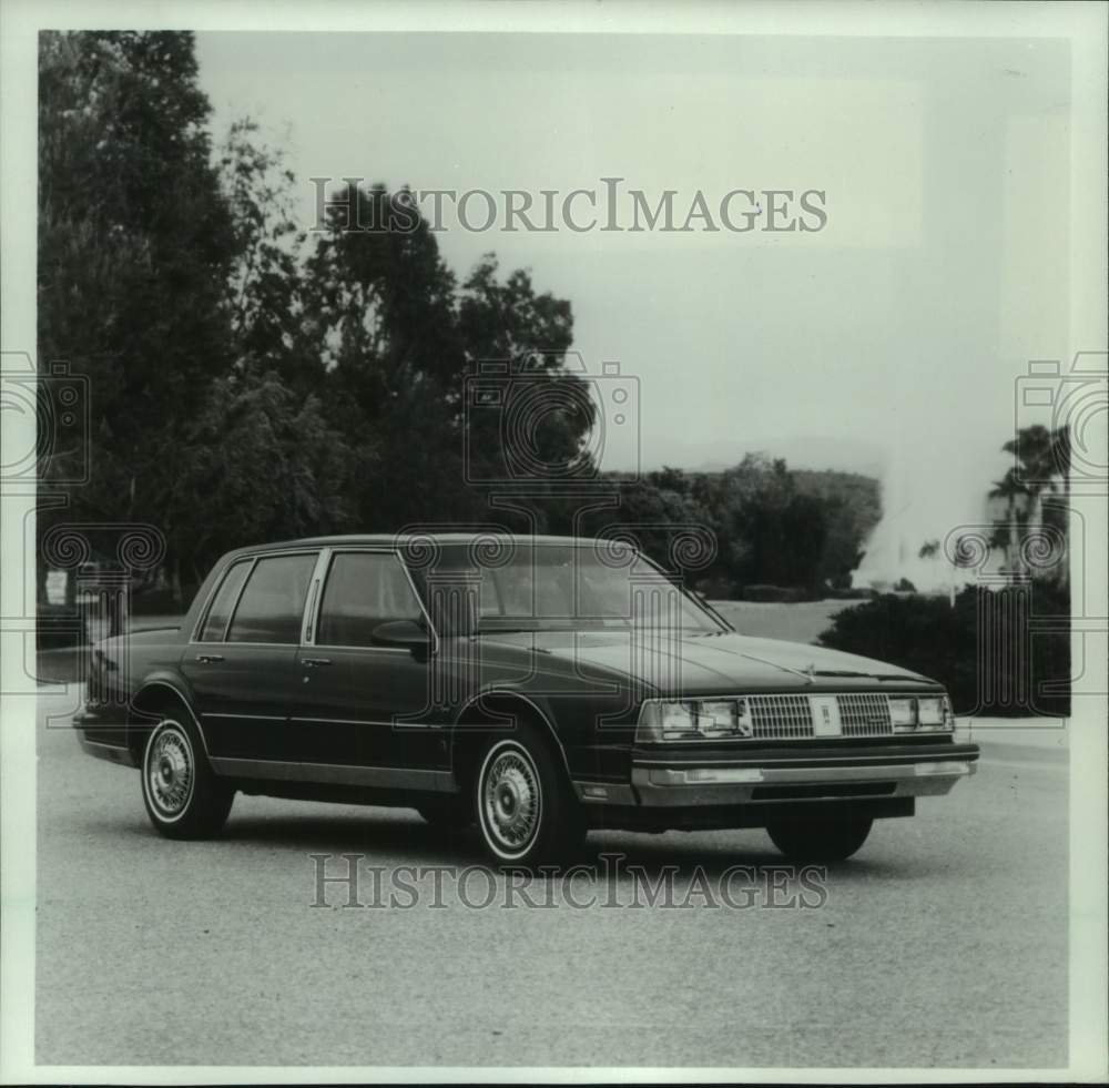 1984 Press Photo The new 1985 Oldsmobile 98 - mjc35719 - Historic Images