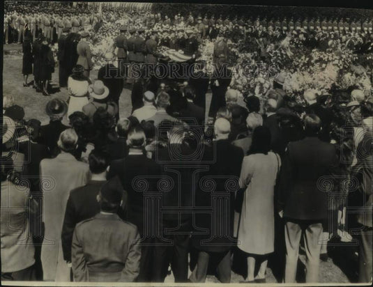 1945 President Roosevelt's funeral service at his Hyde Park estate - Historic Images