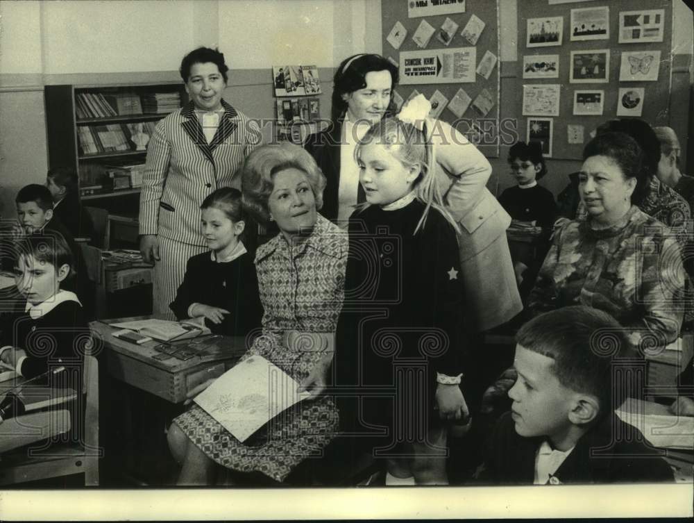 1972, Mrs. Richard Nixon visiting a school in Moscow, Russia - Historic Images