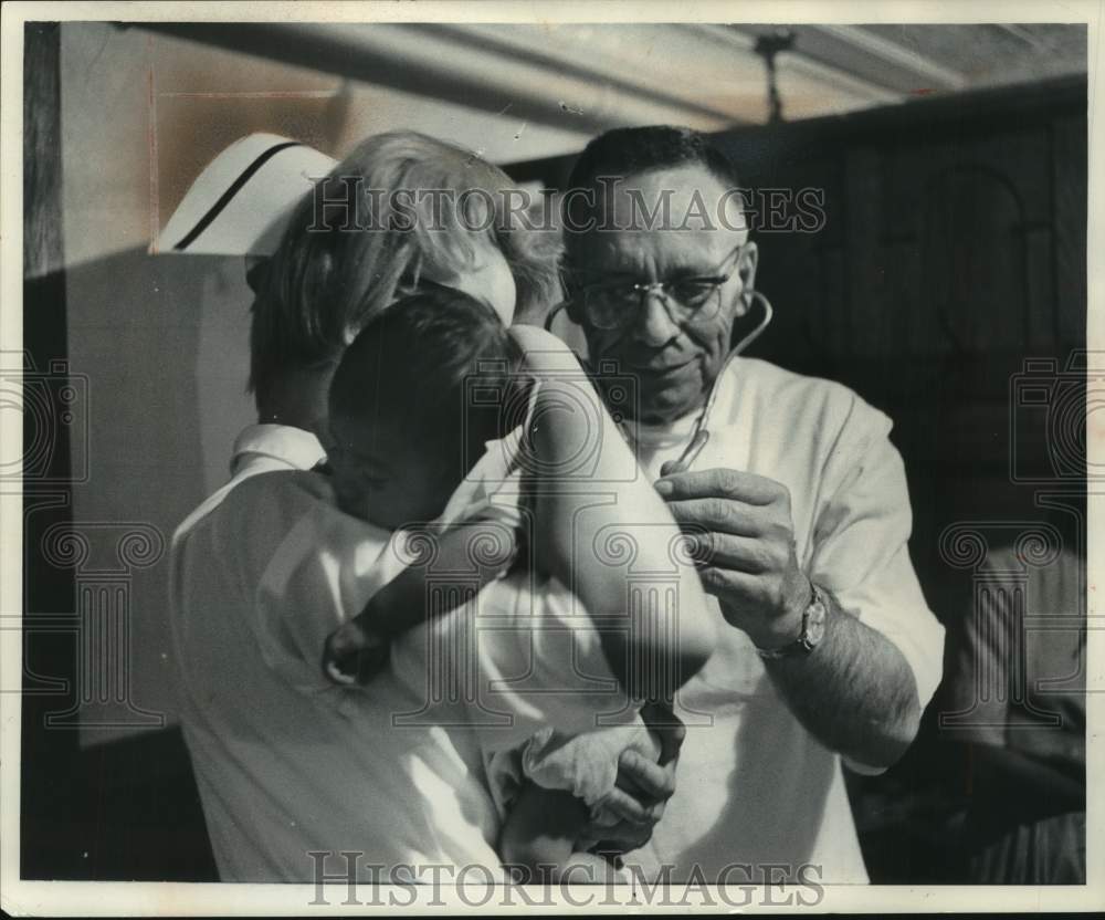 1985, Dr. Daniel Horchester practices medicine in Sturgeon Bay - Historic Images