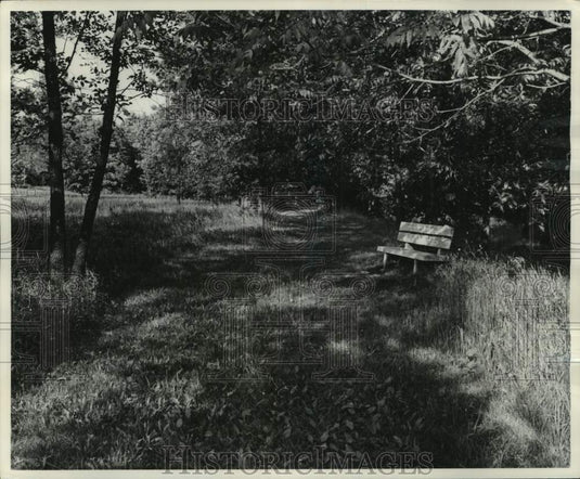 1961, Abraham Lincoln quotation on bench in memorial garden - Historic Images