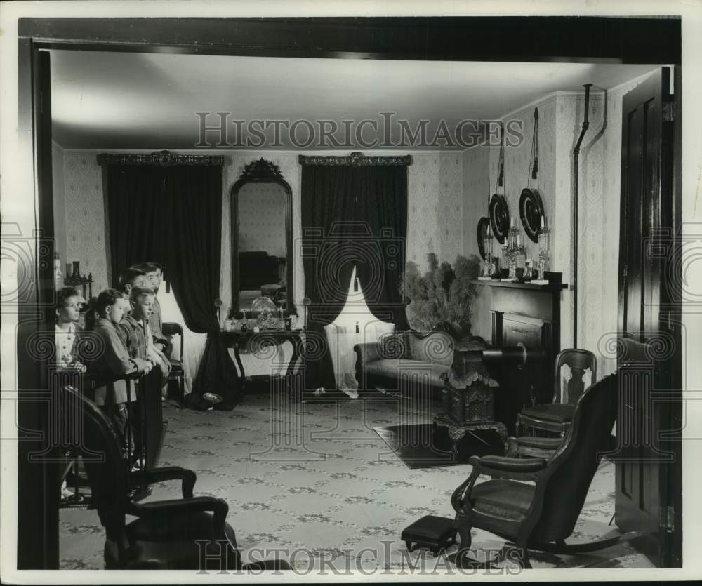 1954, Children view Abraham Lincoln&#39;s parlor as museum - mjc35877 - Historic Images