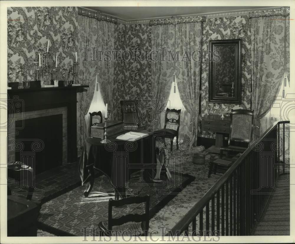 1967, Living room of the Abraham Lincoln home, Springfield - Historic Images