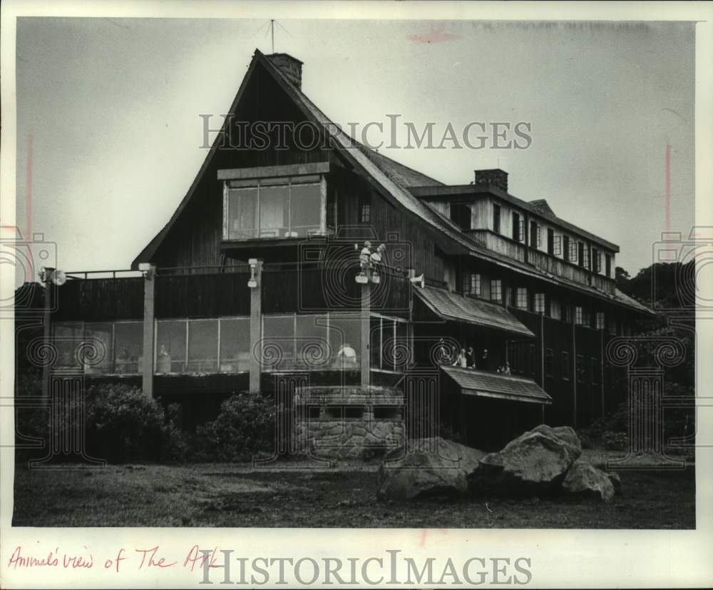 1977 Press Photo Ark Lodge wild animals viewing area, Kenya, Africa - mjc35902 - Historic Images