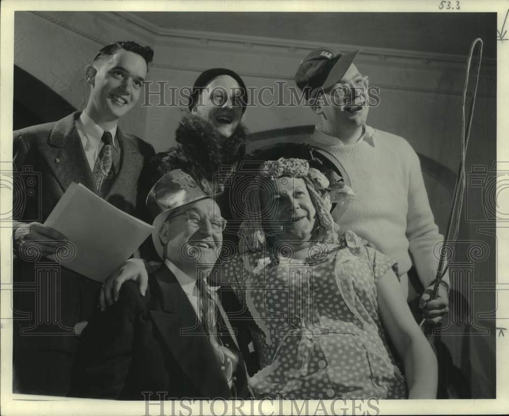 1950 Press Photo Milwaukee Journal employees, circulation department, Wisconsin - Historic Images