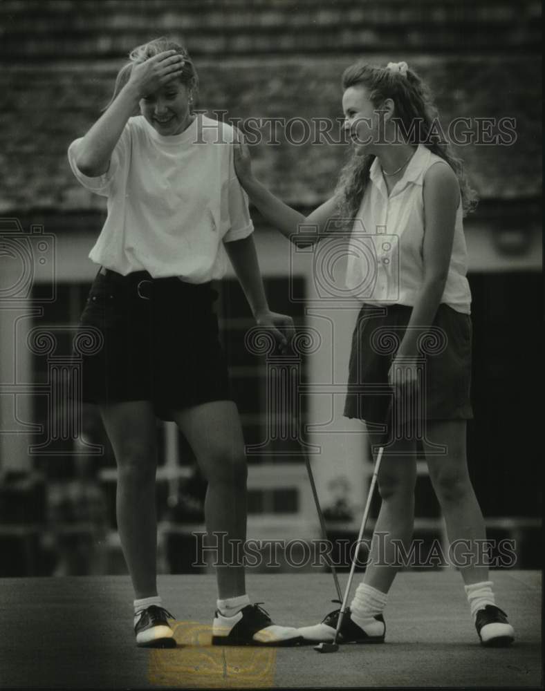 1993 Press Photo Megan Posekany, Lauren Essig At Sentinel Junior Golf Tournament - Historic Images