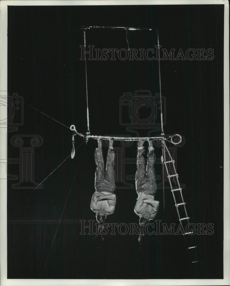 1963 Press Photo The Egony brothers perform their act at Milwaukee Sports Show. - Historic Images