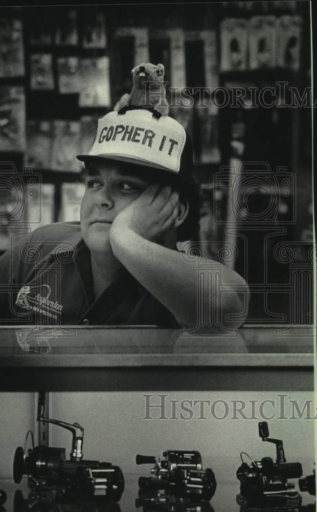 1984 Press Photo Matt Weber at the Milwaukee Sentinel Sports-Travel &amp; Boat Show - Historic Images