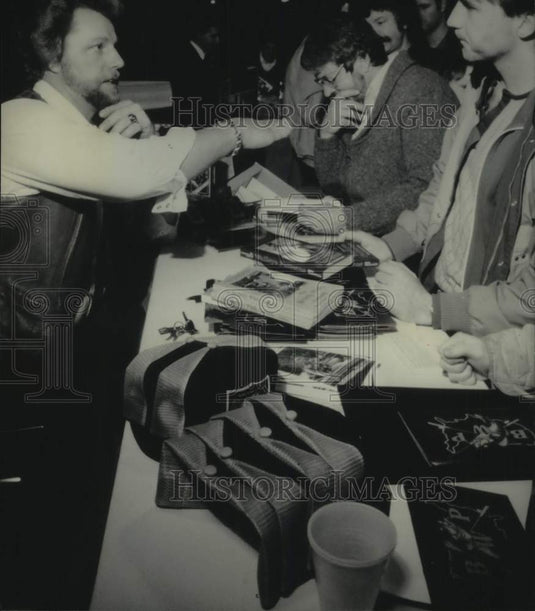 1986 Press Photo Babe Winkelman gave fishing advice at Sentinel Travel Show - Historic Images