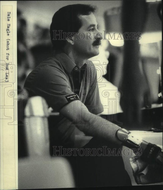 1985 Press Photo Dale Glenn gave the pins a good look at Lite Beer Championship - Historic Images