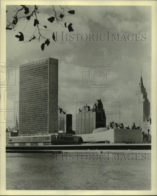 1970 Press Photo United Nations Secretariat tower, other buildings, New York. - Historic Images