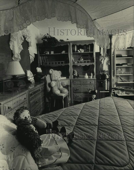 1987 Press Photo Room Decor by Lueptow's Furniture, Closet Concepts, Milwaukee - Historic Images