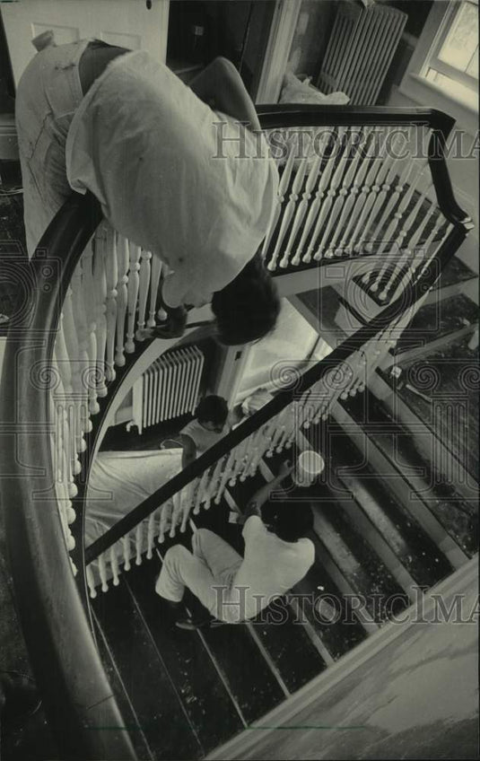 1984 Press Photo Workers in Wind Acres Historic Home, Brown County, Wisconsin - Historic Images