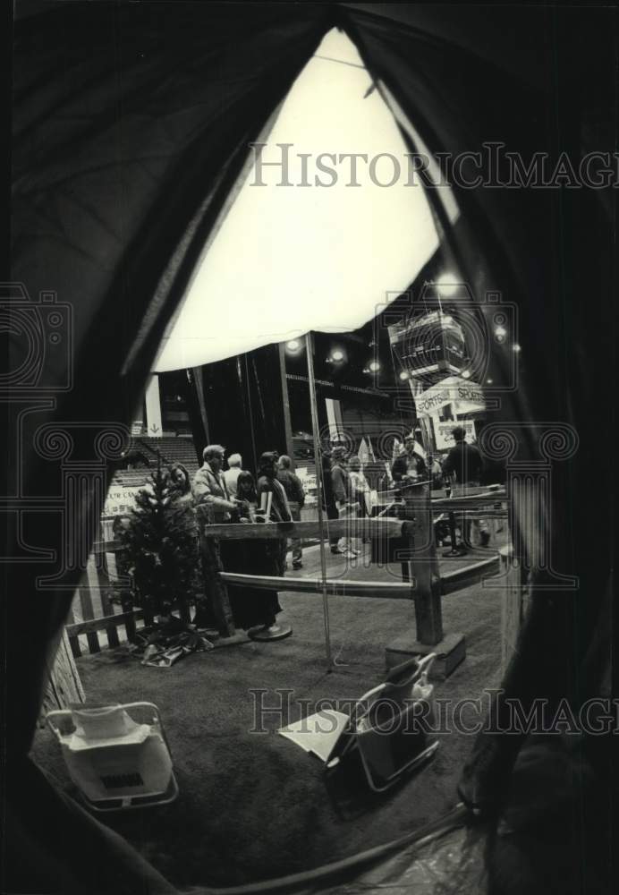 1992 Press Photo view from inside a Coleman tent, Milwaukee Sentinel-Sports Show - Historic Images