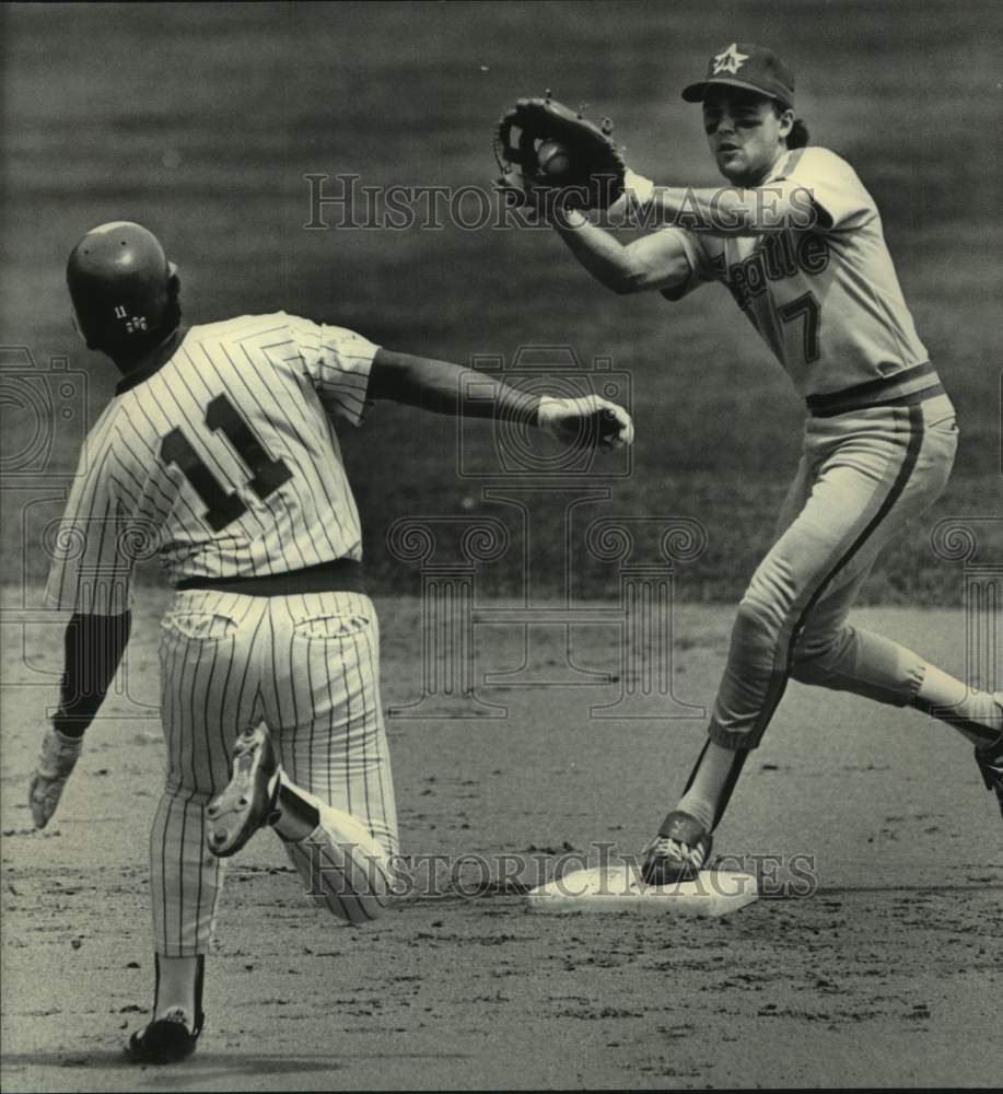 1984 Press Photo Ed Romero of the Milwaukee Brewers is out at second, Baseball - Historic Images