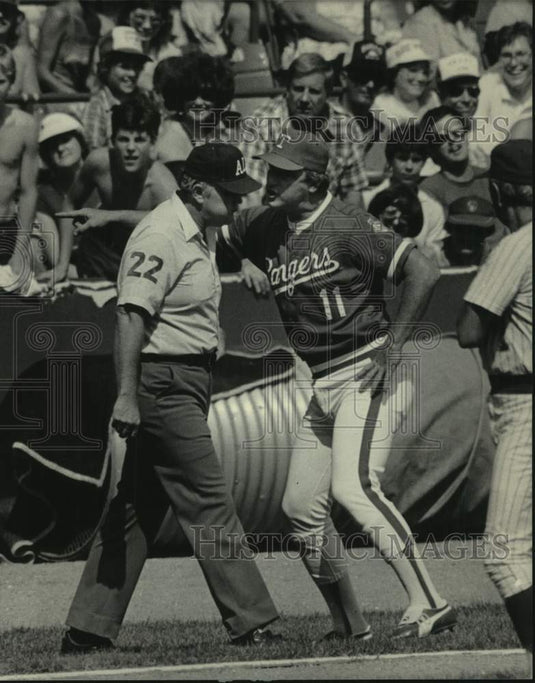 1984 Press Photo Doug Rader argued with Umpire, Baseball Game at County Stadium - Historic Images