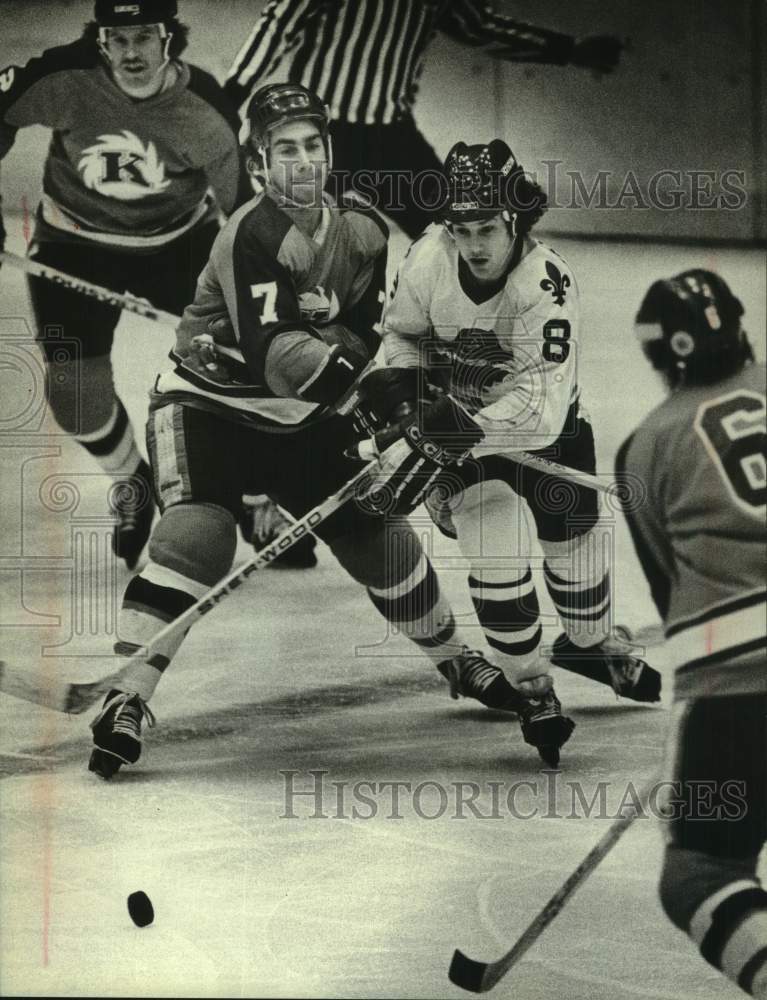 1981 Press Photo Milwaukee Admirals&#39; Brent Jarrett Battles Komets&#39; Dale Baldwin - Historic Images