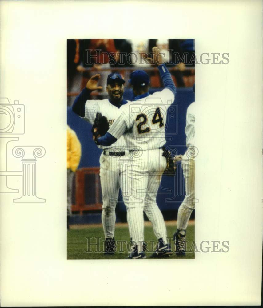 1992 Press Photo Milwaukee Brewers Players celebrate winning a Baseball game - Historic Images