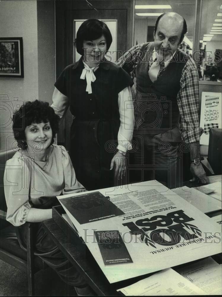 1982 Press Photo The Promotion Department of The Milwaukee Journal Sentinel - Historic Images