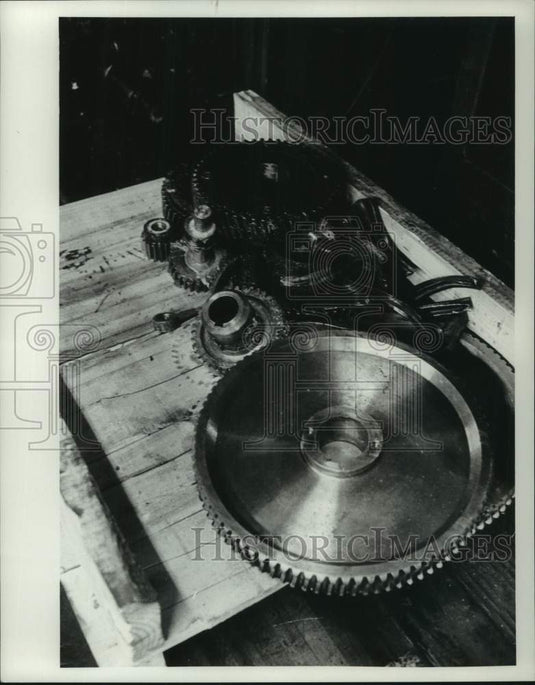 1974, gears & other parts of Milwaukee Journal Sentinel's color press - Historic Images