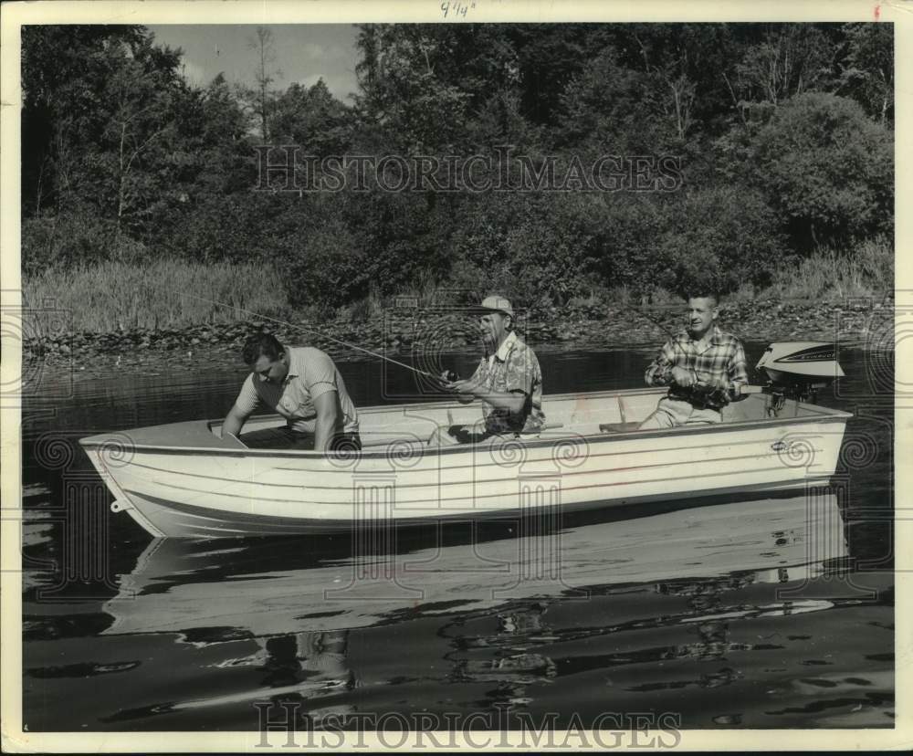 1964, Top prize in the Milwaukee Sentinel Boat Show contest - Historic Images