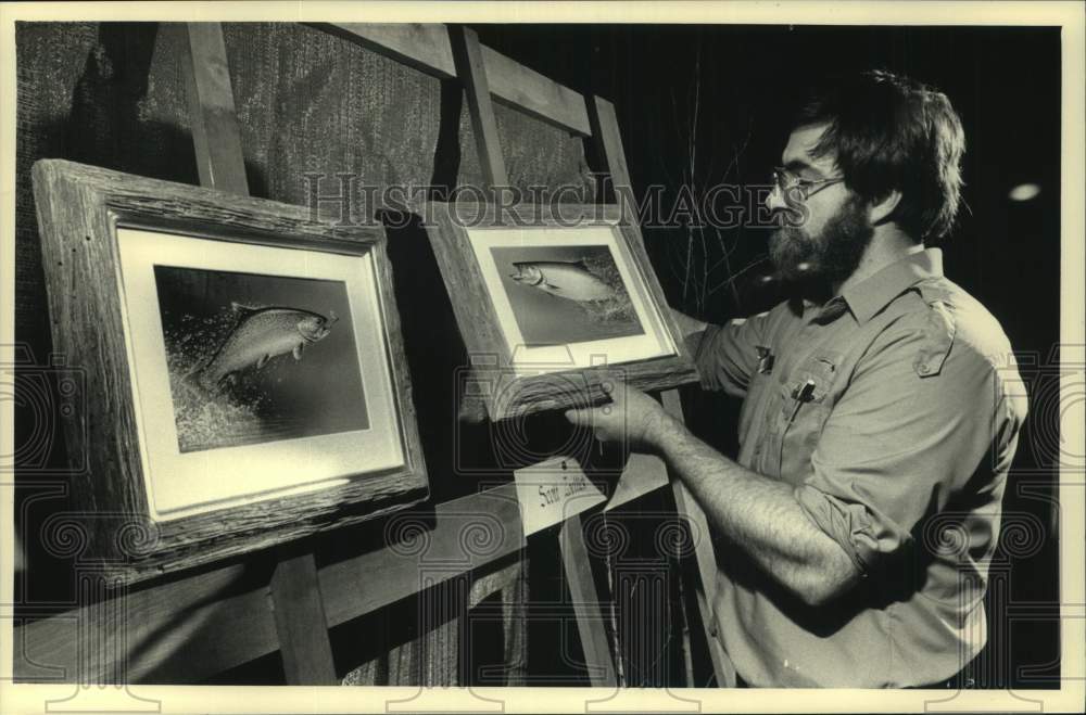 1987 Press Photo Wildlife artist Scott Zoellick, Milwaukee Sentinel Sport Show - Historic Images