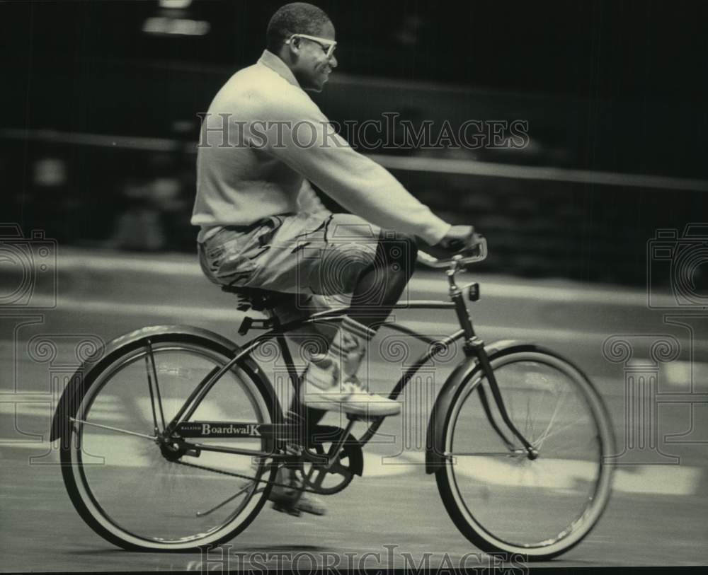 1986 Press Photo Olympic medalist Nelson Vails at The Milwaukee Sports Show - Historic Images