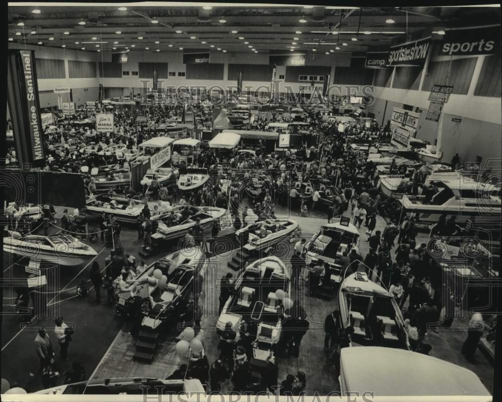 1987 Press Photo Convention Hall, Milwaukee Sentinel Sports, Travel & Boat Show - Historic Images