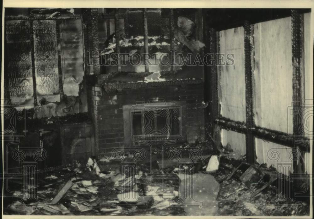 1986 Press Photo Family room of Snyder&#39;s Milwaukee home after fire last year - Historic Images