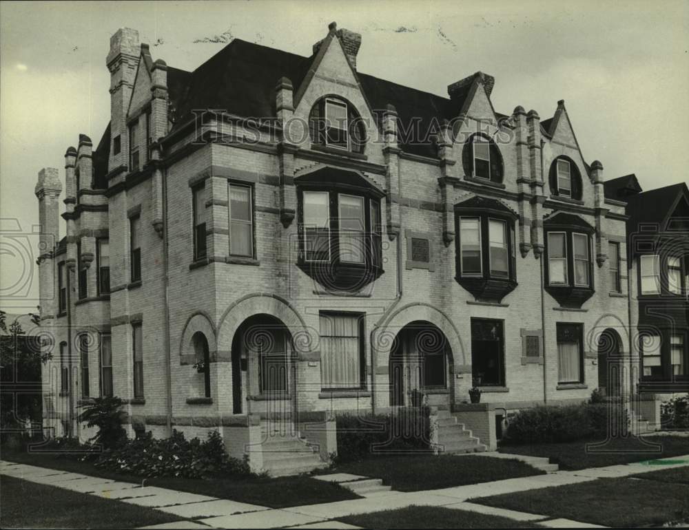 1979 Press Photo Graham Row, built in 1887 at N. Marshall &amp; E. Lyons, Milwaukee - Historic Images