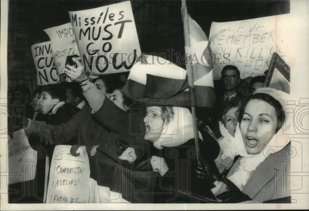 1964, Anti-Castro Cubans demonstrate at United Nations in New York - Historic Images