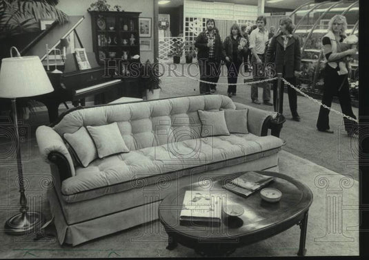 1982 Press Photo Family room setting at the 58th Milwaukee Realtors' Home Show - Historic Images