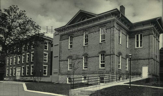 1986 Press Photo Converted school in Seminary Park in Evansville, Wisconsin - Historic Images