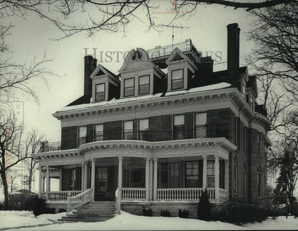 1974, Georgian style mansion on E. Wisconsin Ave, Neenah - mjc36832 - Historic Images