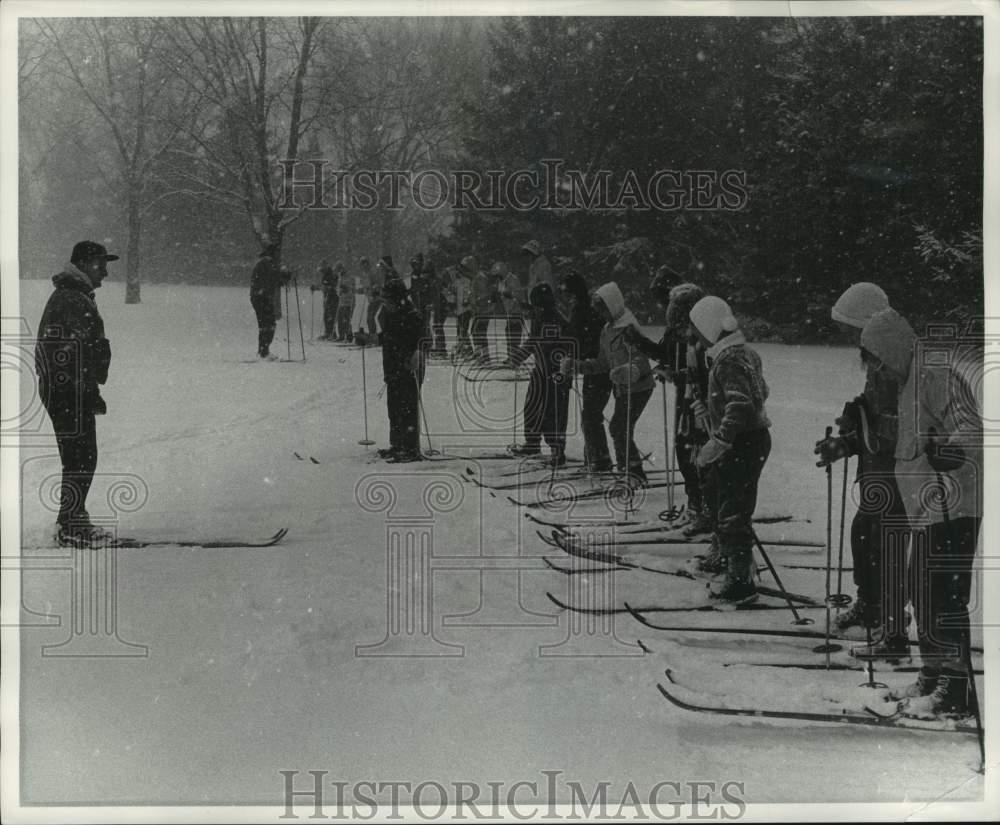 1962 Press Photo Milwaukee Journal Ski School Opens in Currie Park - mjc36871 - Historic Images