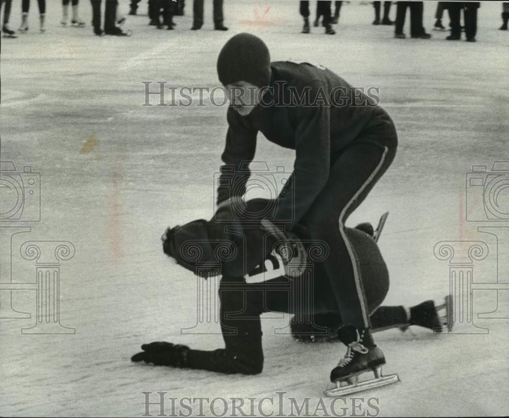 1964 Press Photo Skaters during The Journal Silver Skates meet - mjc36890-Historic Images