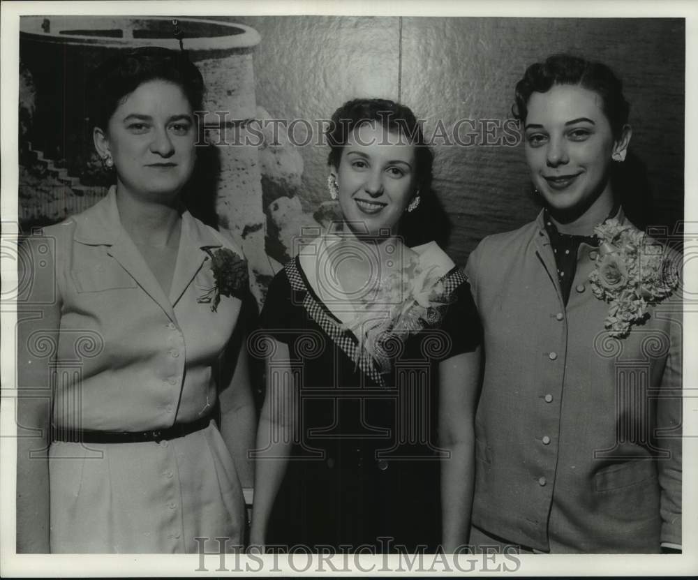 1957 Press Photo Newly elected officers of The Journal's Women's Bowling league.- Historic Images