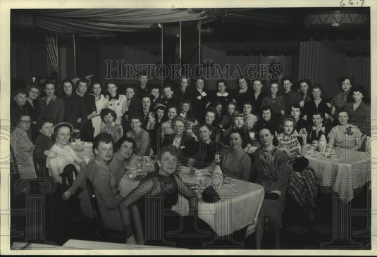 Press Photo The Journal Women's Bowling league awards dinner, Wisconsin. - Historic Images