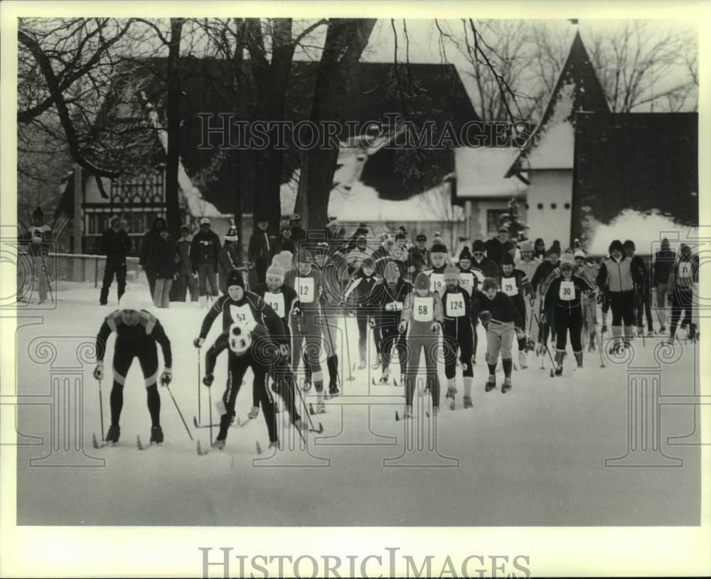 1983 PressPhoto First wave of skiers in the Wisconsin Area Cross Country Ski Run - Historic Images