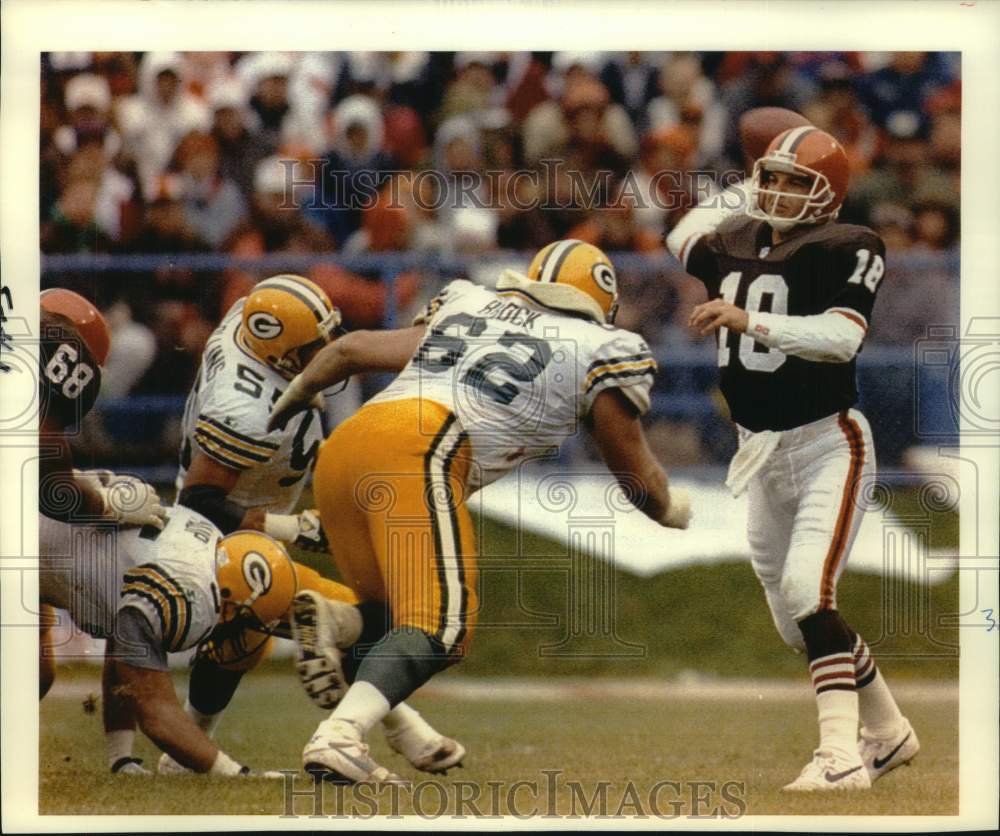 1992 Press Photo Green Bay Packers football player Mike Tomczak in action - Historic Images